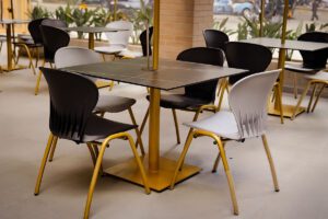 Mesas altas para cafetería de oficina con diseño moderno