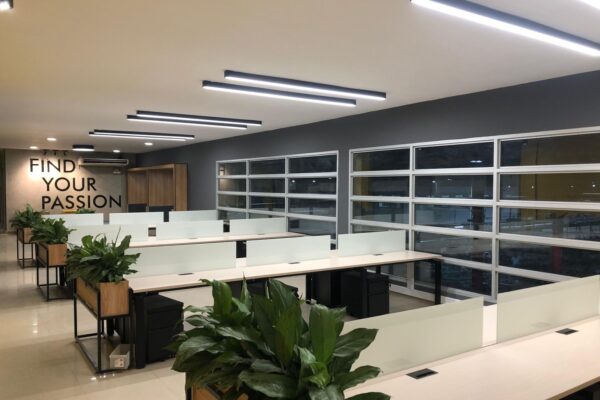 Proyecto de mobiliario de oficina personalizado en Cali